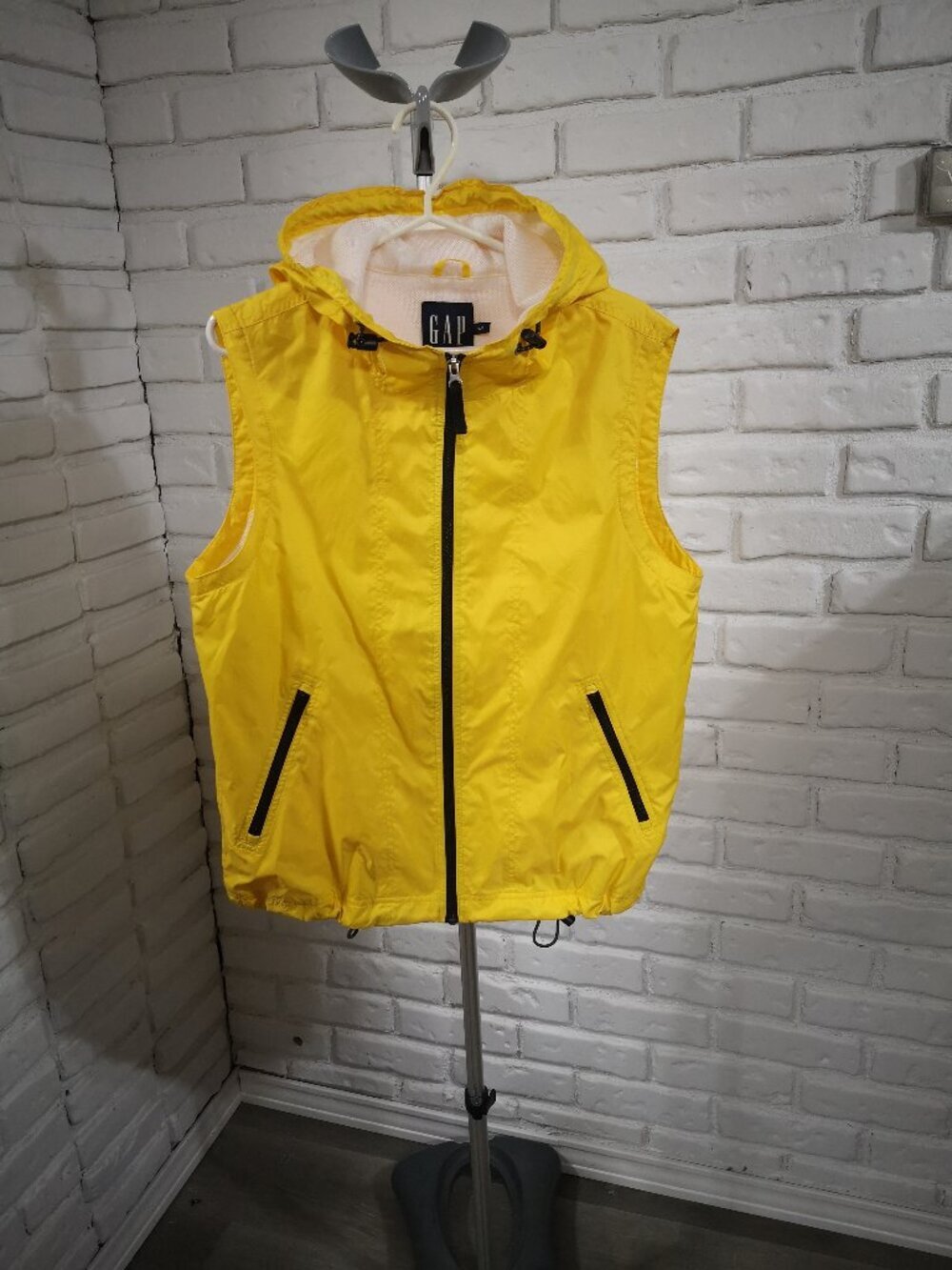 Gap Men's Size Small Yellow w/ Black Full Zip Mesh Lined Lightweight Vest w Hood
